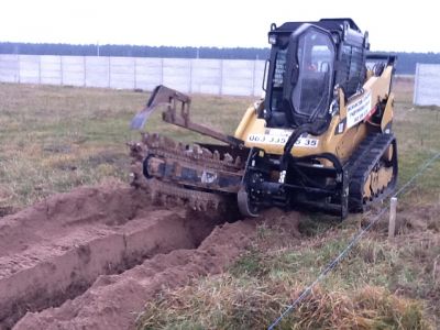 Гусеничный траншеекопатель