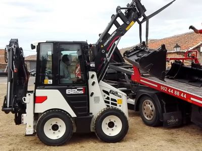 Компактный экскаватор-погрузчик с вилами Hidromek HMK62 SS